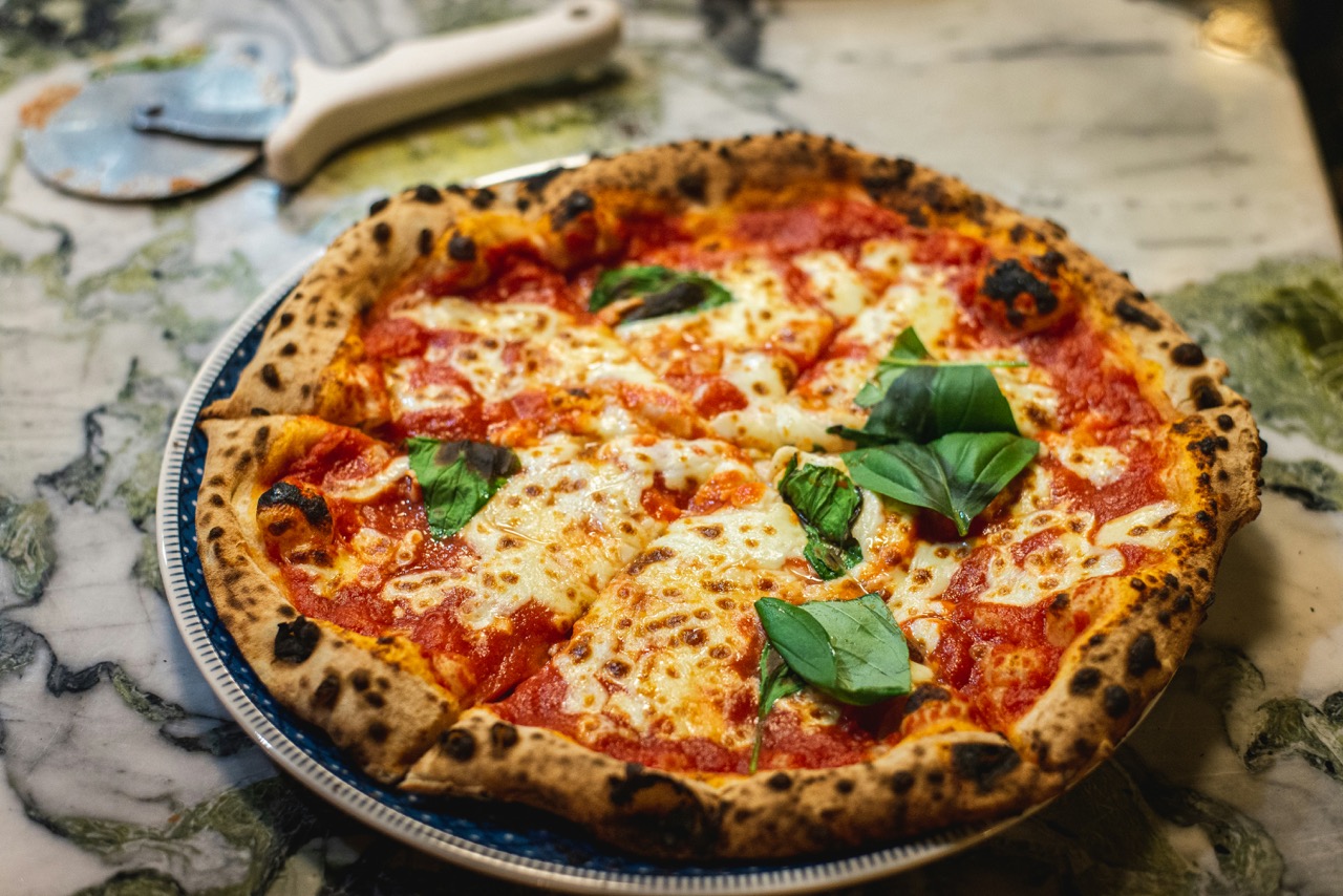 Pizza aus dem Holzofen